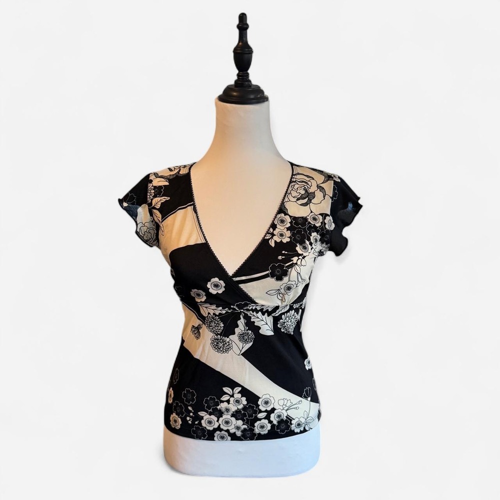 Forever 21 Black White Floral Fan Print Tie Back V-Neck Blouse Top 5883BUH M